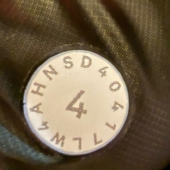 Rare Lululemon Down For A Run Vest II Puffer Gator Green Size 4 | 2017 Retired - Picture 9 of 9